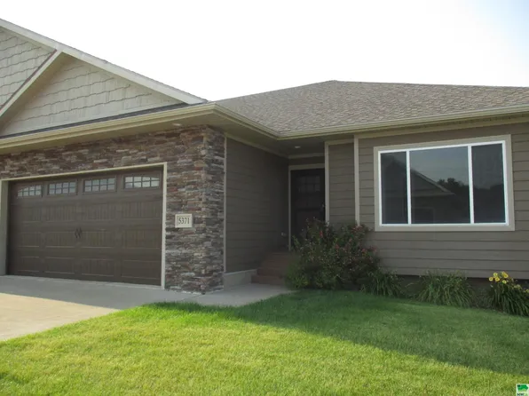 5371 Overlook Ln, Sioux City, IA 51106
