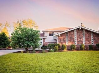 809 Columbia Ln, Darien, IL 60561