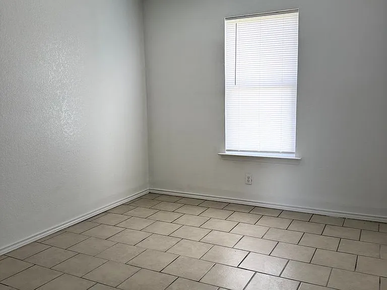 1107 Circle M Dr — Photo 16