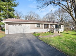 12711 Willow Ln, Genoa, IL 60135