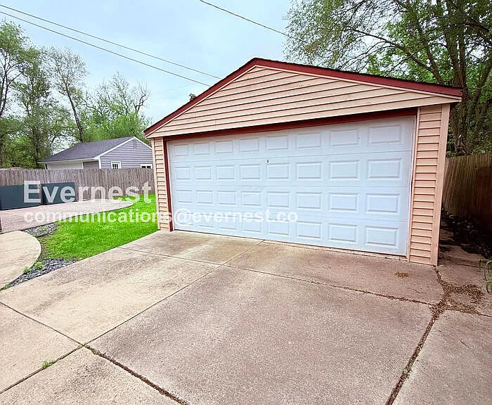 1557 Leroy St — Photo 33