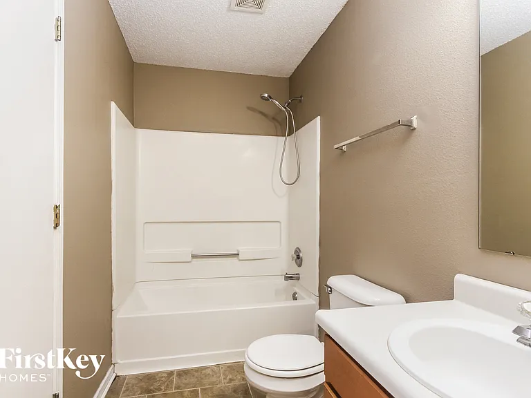 1861 Southernwood Ln — Photo 9