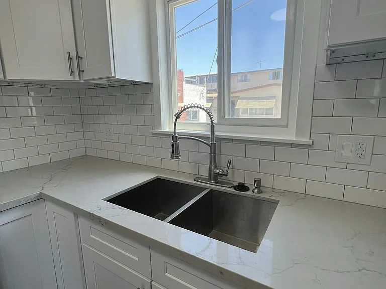 1030 E 2nd St #12 — Photo 10
