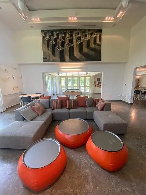 5 bed, 7.0 bath, 6000 sqft, $35,000 — Photo 4
