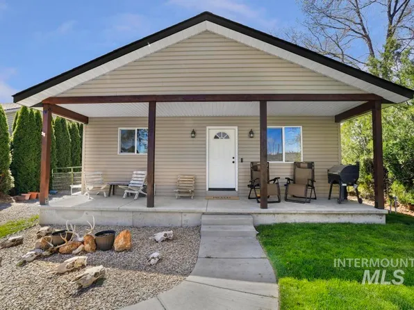 525 Michigan St, Gooding, ID 83330