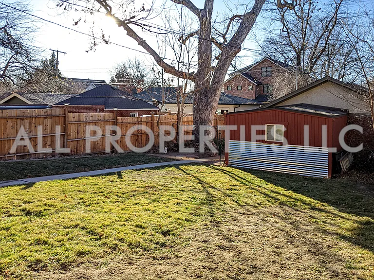 557 S Race St — Photo 42