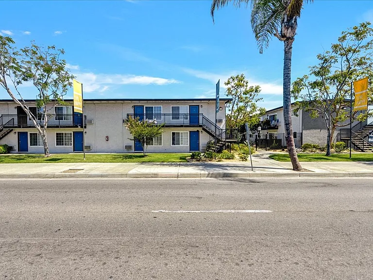 2701 W McFadden Ave — Photo 37