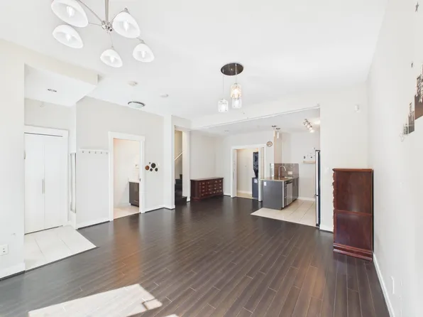 6733 Buswell St #3, Richmond, BC V6Y 2E9