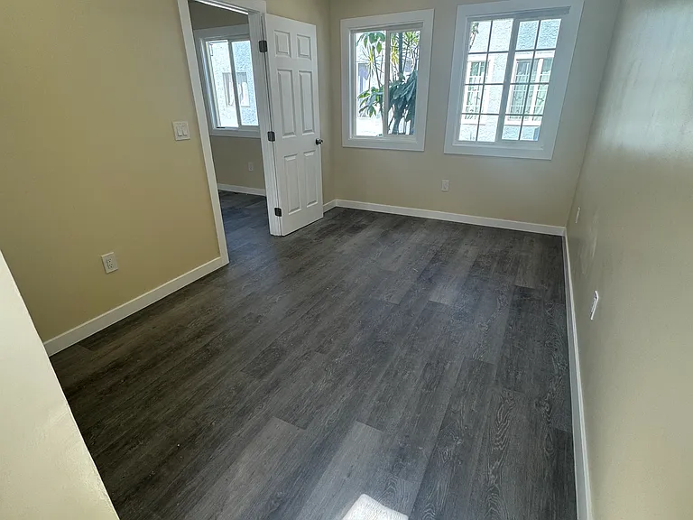 2729 E 4th St — Photo 3