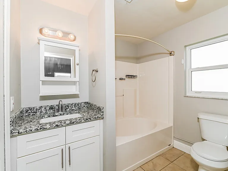 3213 SE Santa Barbara Pl — Photo 10