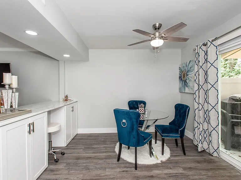 262 Irwin Pl — Photo 6