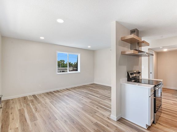 3rd image of 814 E 18th St #815