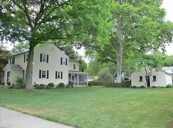 2026 Montgomery St photo 1