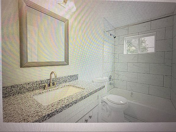 2nd image of 2911 Rosewood St #1