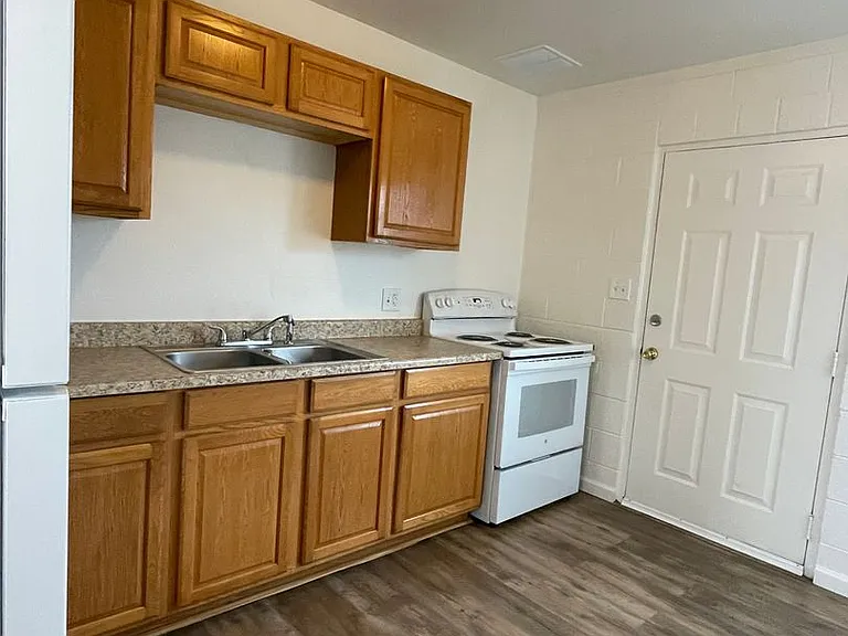 2106 N Daley St — Photo 22