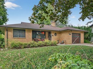 208 W Greenwood Ave, Woodstock, IL 60098