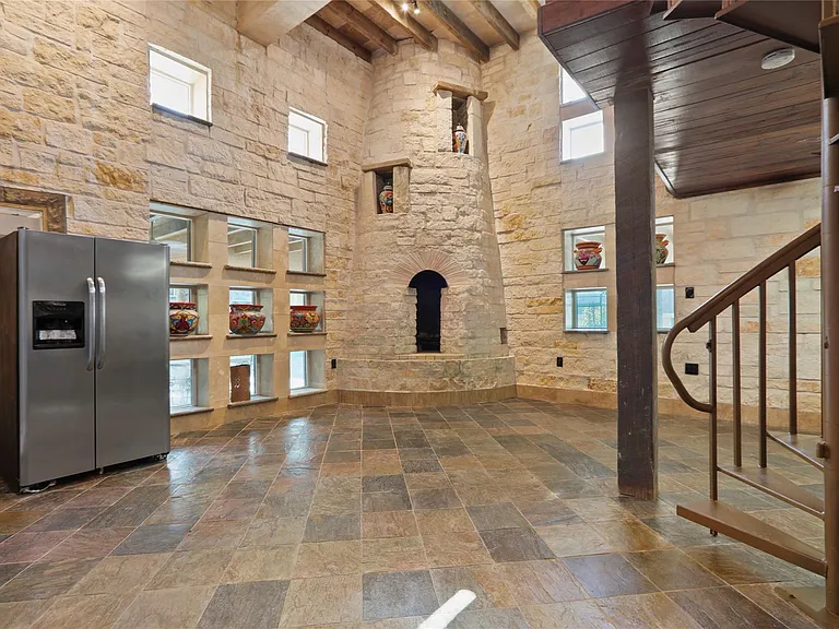 614 Pine Gully Rd #LOFT — Photo 5