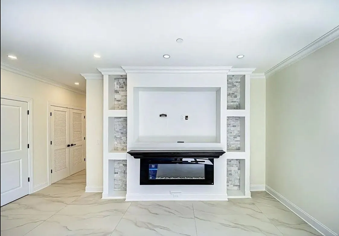 2 bed, 1100 sqft, $3,100 — Photo 2