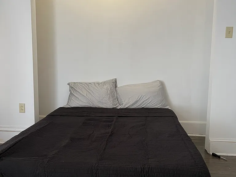 212 W Franklin St #104 — Photo 7