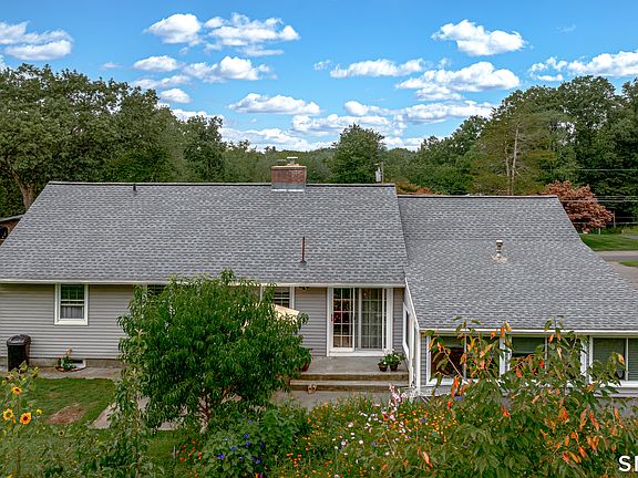 3rd image of 4 Mohawk Drive