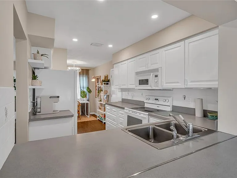 2449 Breakwater Cir — Photo 14