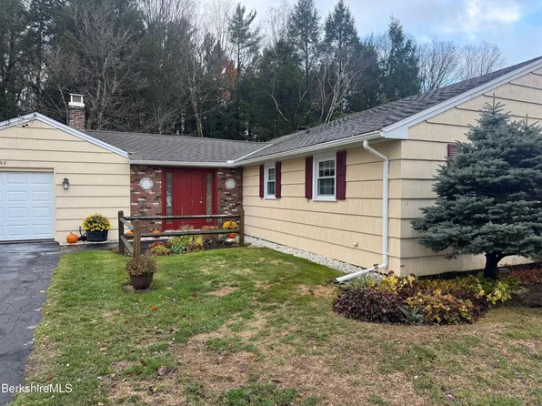 49 Pleasantview Dr, Dalton, MA 01226