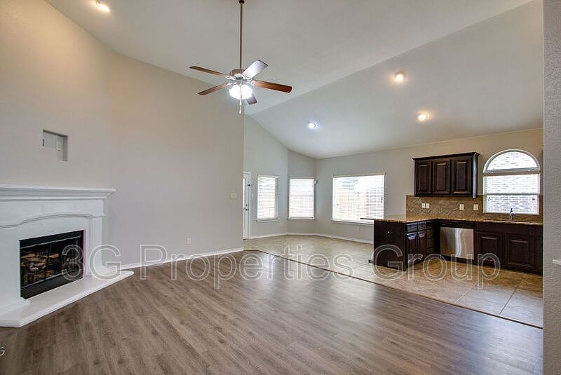 1st image of 3024 Maple Creek Dr