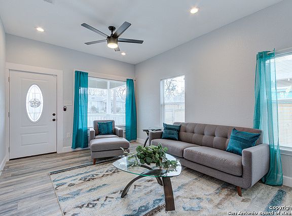 3rd image of 1425 North Ctr