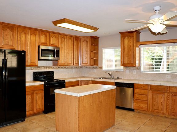 Kitchen with all appliances