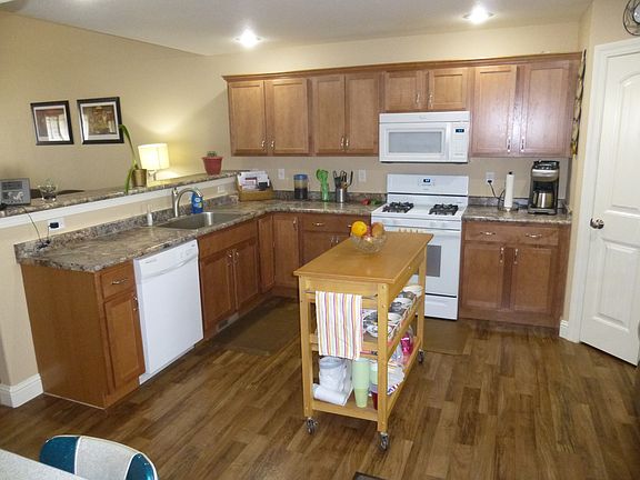 4th image of 1715 Glacier St