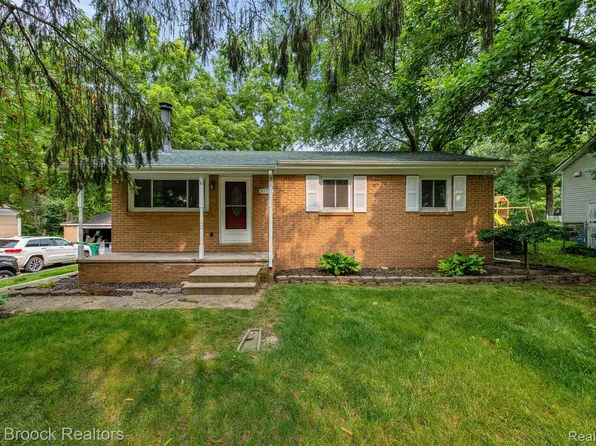 3155 Kensington St, Dexter, MI 48130