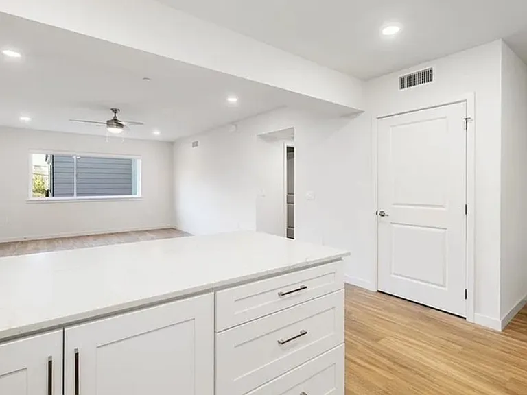 1241 Laurel Ln — Photo 9