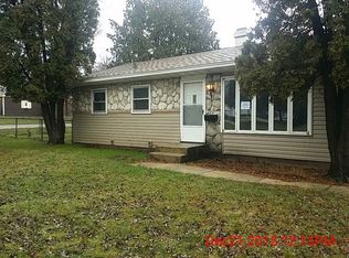 90 Sweetbriar Ct, South Elgin, IL 60177