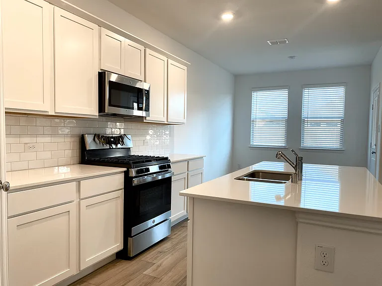 1201 Sassafras Dr — Photo 12