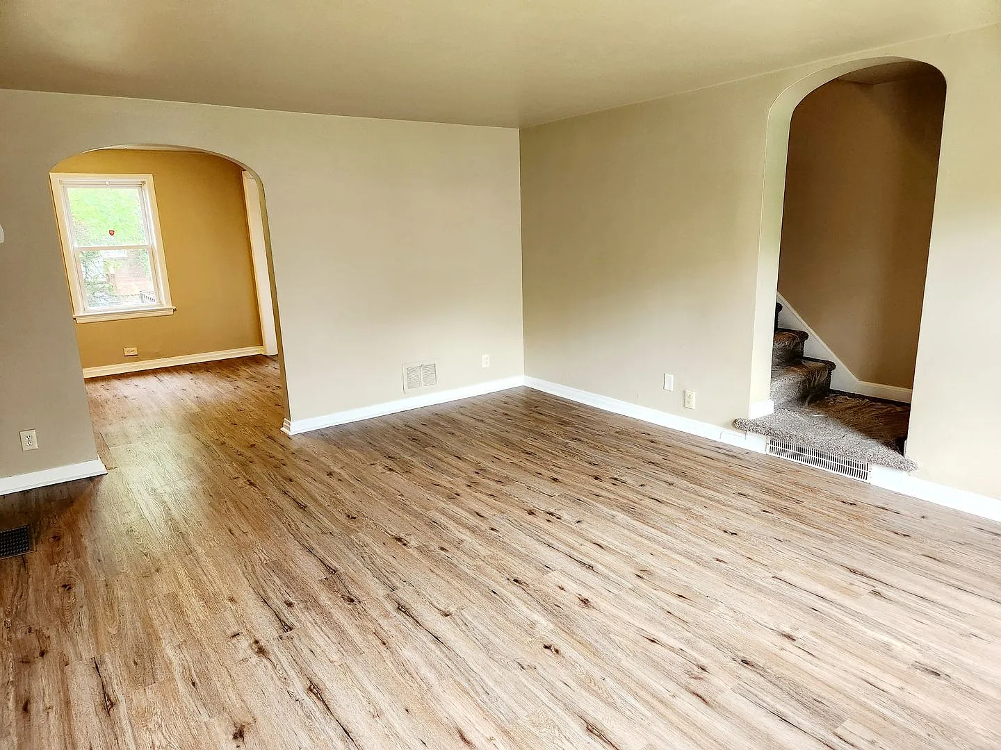 Recently Renovated 3 Bedroom in Harrisburg! — Photo 1