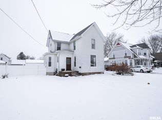 134 N Main St, Farmington, IL 61531