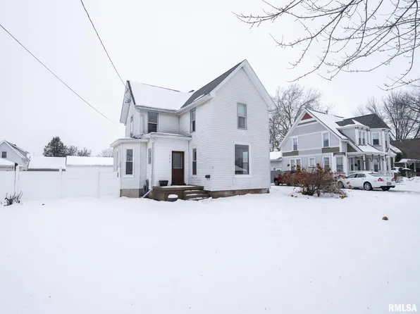 134 N Main St, Farmington, IL 61531