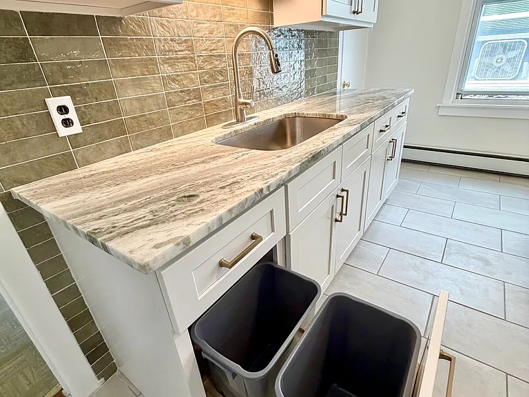 389 Woodlawn Ave #2 — Photo 6