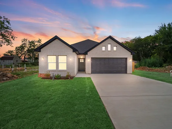 1305 N Breckenridge St, Ennis, TX 75119