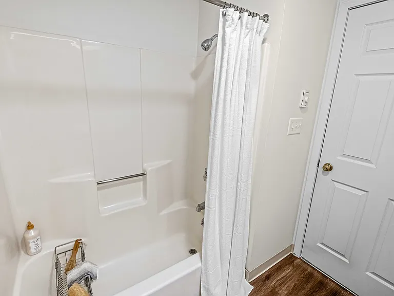 Foxcroft Apartments Bathroom