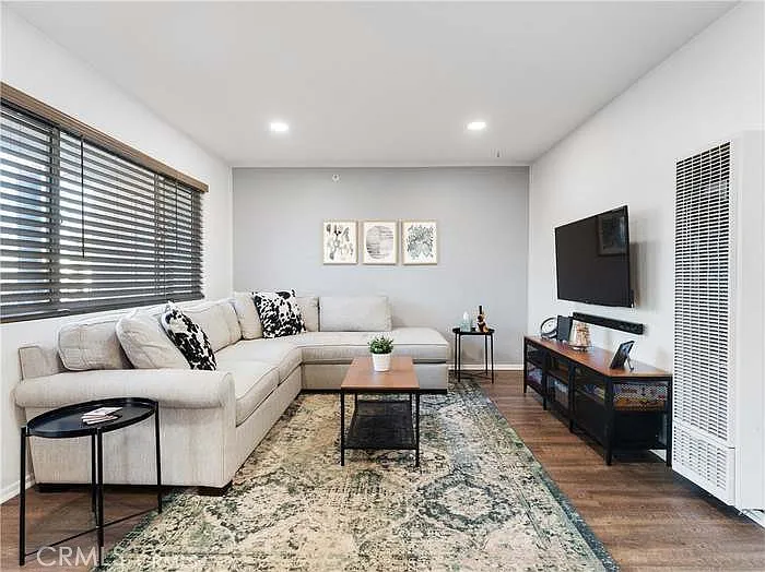 2 bed, 808 sqft, $2,650 — Photo 4