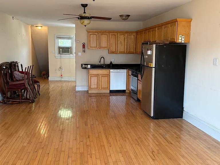 4335 Main St #3 — Photo 3