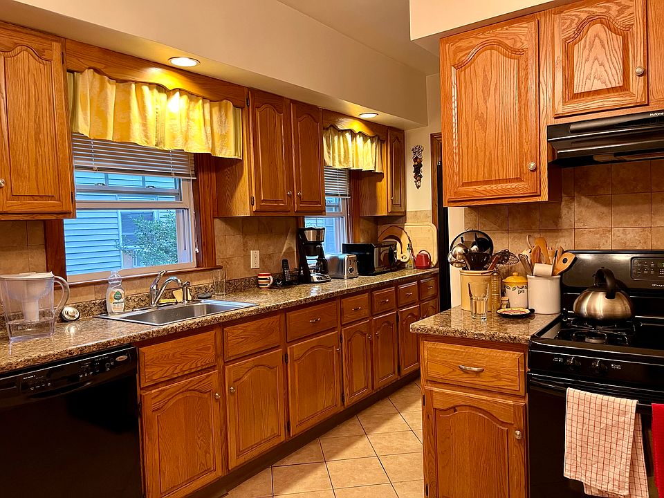 1st image of 18 Hurlcroft Ave #2