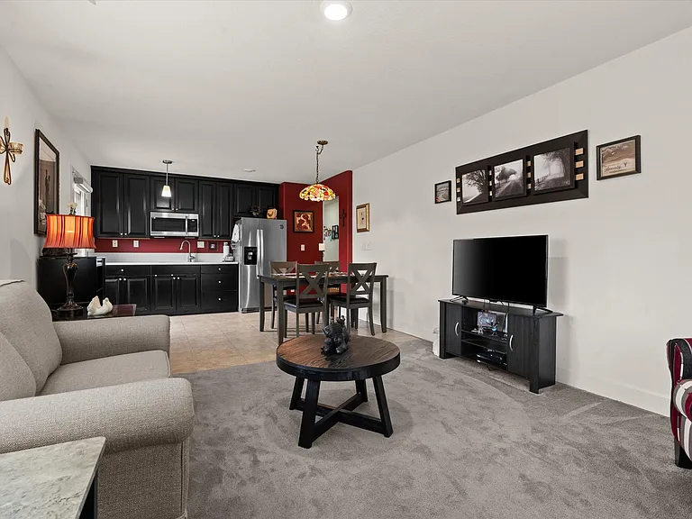 1176 Mallard Crest Dr — Photo 2