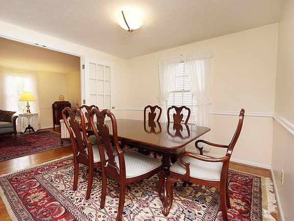 4th image of 2967 Larchwood Ct