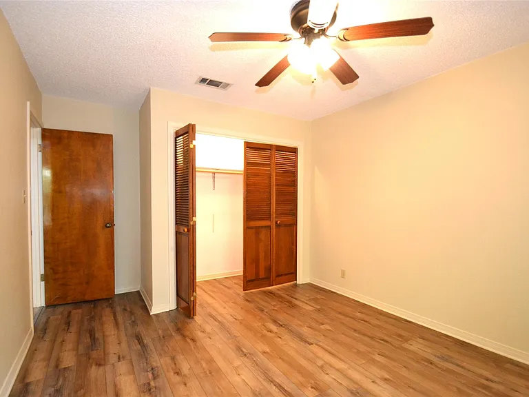 8833 Tallwood Dr — Photo 21