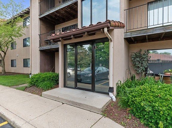 2nd image of 581 W North Ave #41