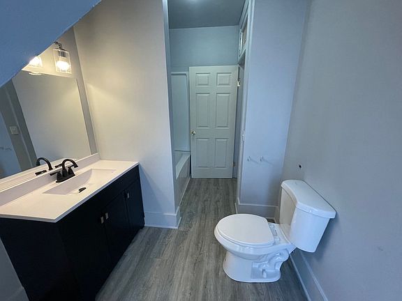 4th image of 224 Tinkler St #4