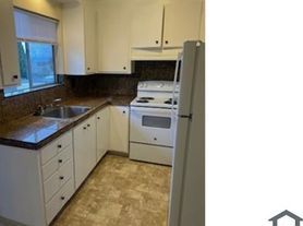 3042 Macarthur Blvd, Oakland, CA