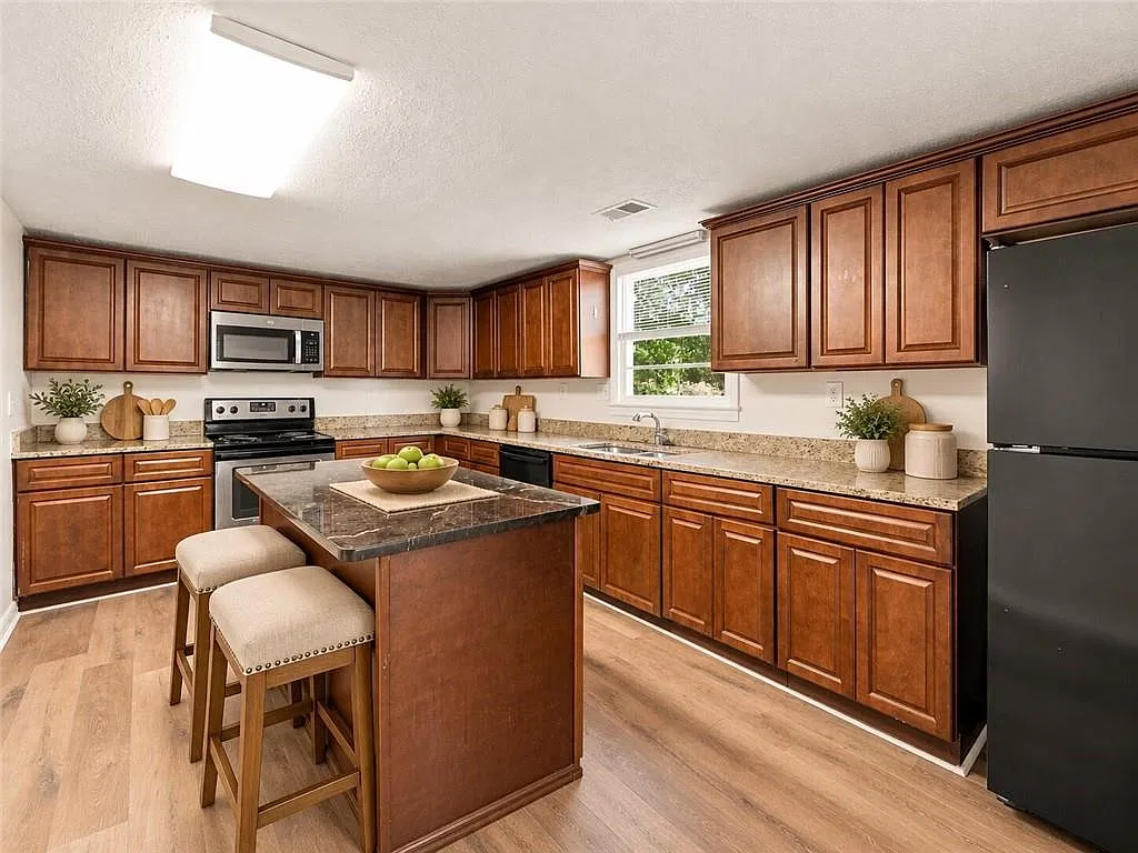 4 bed, 2.5 bath, 1598 sqft, $1,850 — Photo 3
